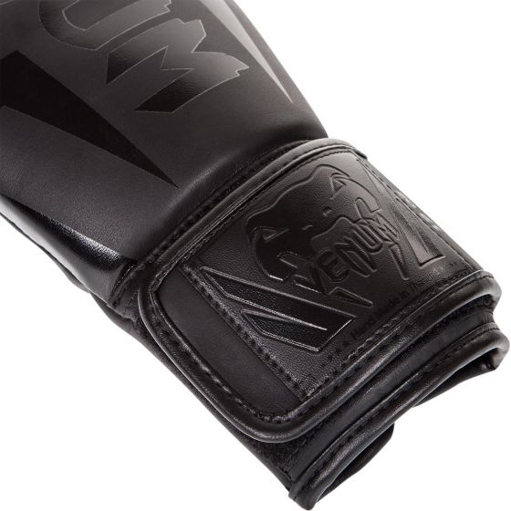 Venum Kickboxing Set Boxing Glove Elite Black/Black + Shin Guard Challenger Black/Black