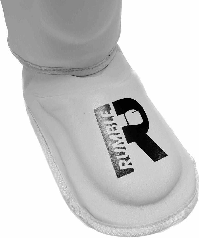 Rumble kickboxing set Boxing glove Undefeated & Rumble Shin guard Exclusive White
